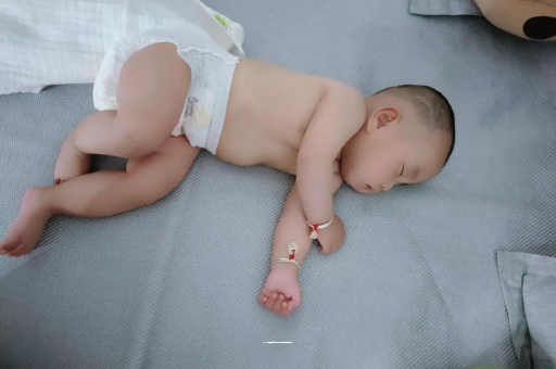招远六个月宝宝眼睛散光